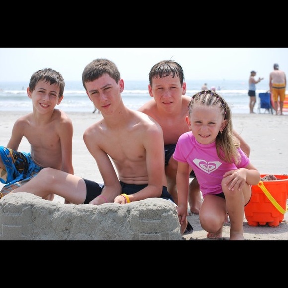 Meet your Posher,Cariann NotJustMoms.Closet๐๐ผโโ๏ธ - Picture 11 of 11